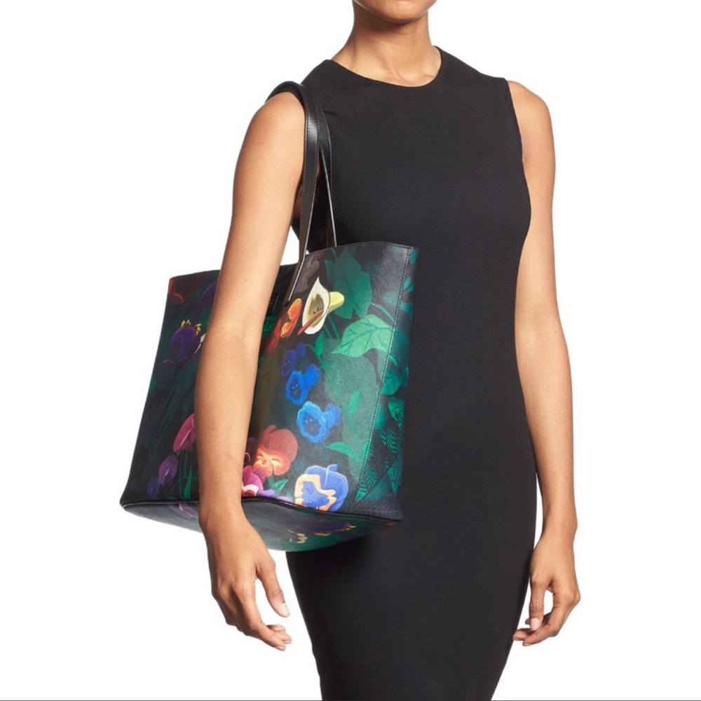 MARC BY MARC JACOBS X DISNEY Alice In Wonderland Tote & Pouch - Picture 4 of 15